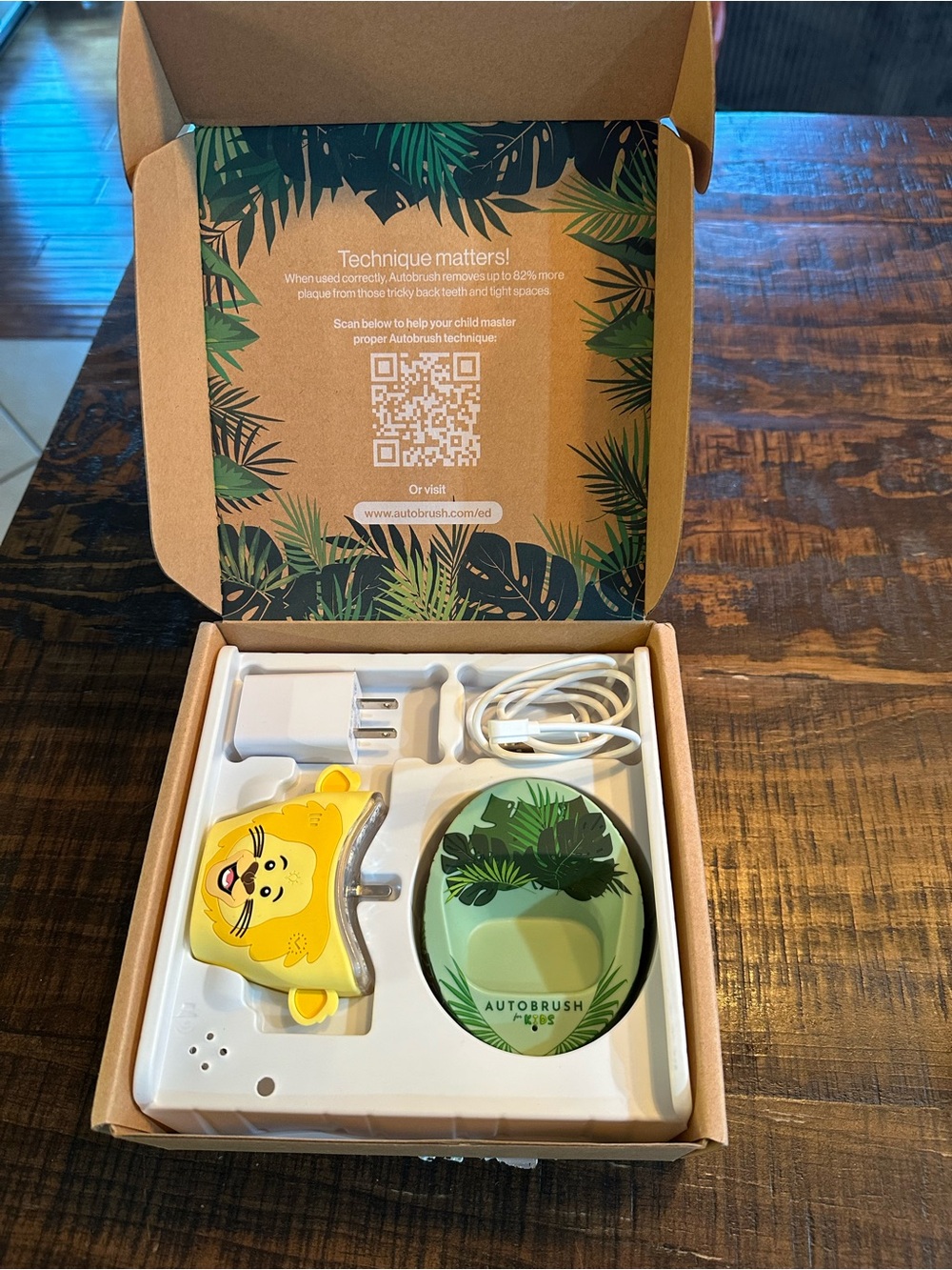 Kids Yellow Lion Electric Toothbrush Set